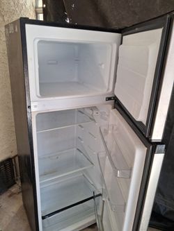 Medium size fridge/freezer