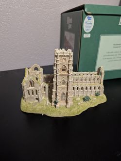 Lilliput Lane miniature sculpture of Fountains Abbey from the Studley Royal collection