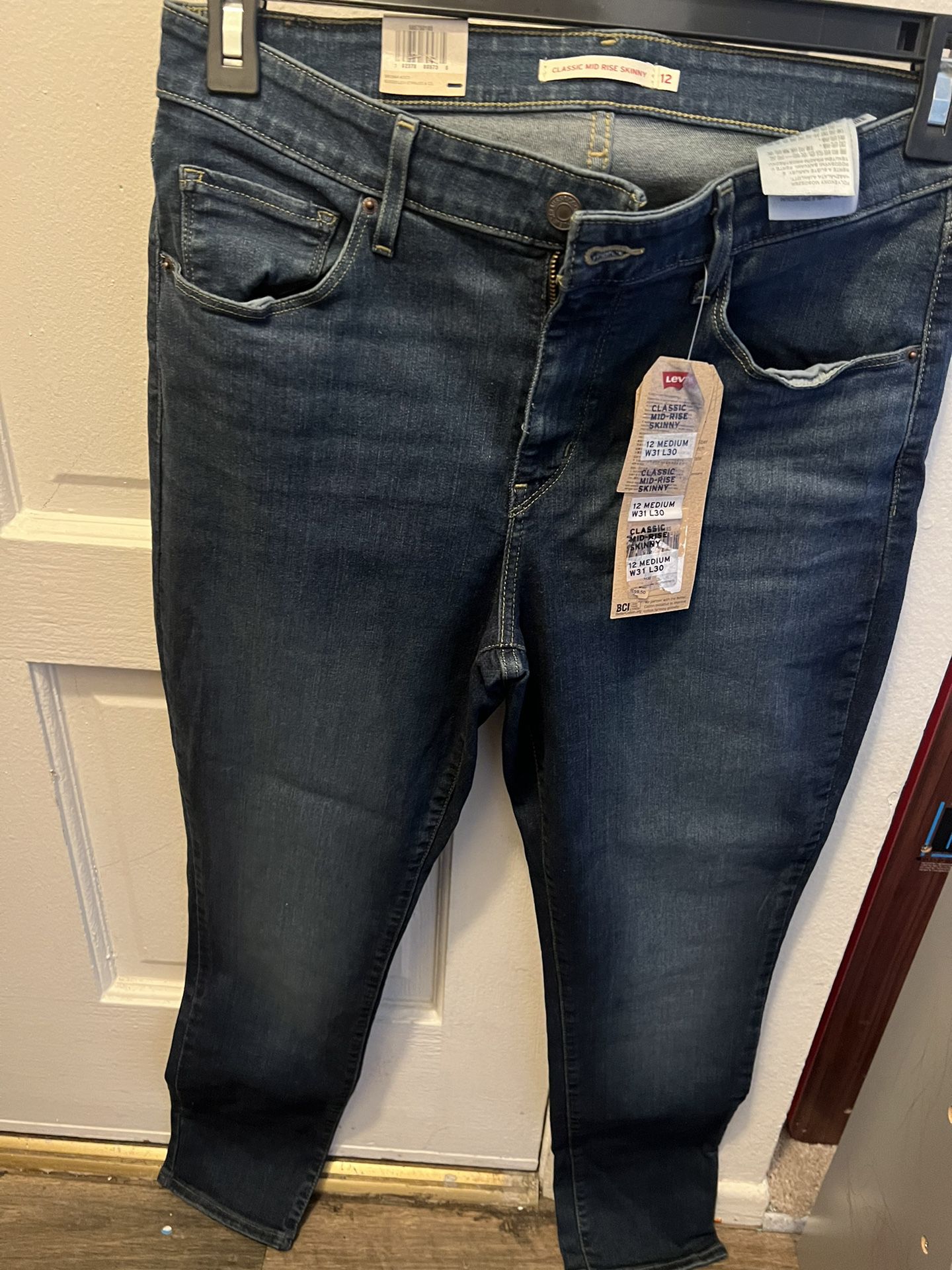 Classic Mid-rise Skinny Levi's for Sale in Fullerton, CA - OfferUp