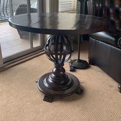 Stanley Furniture Round Entry Or Breakfast Table