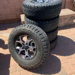 Stock Rubicon Jeep Tires