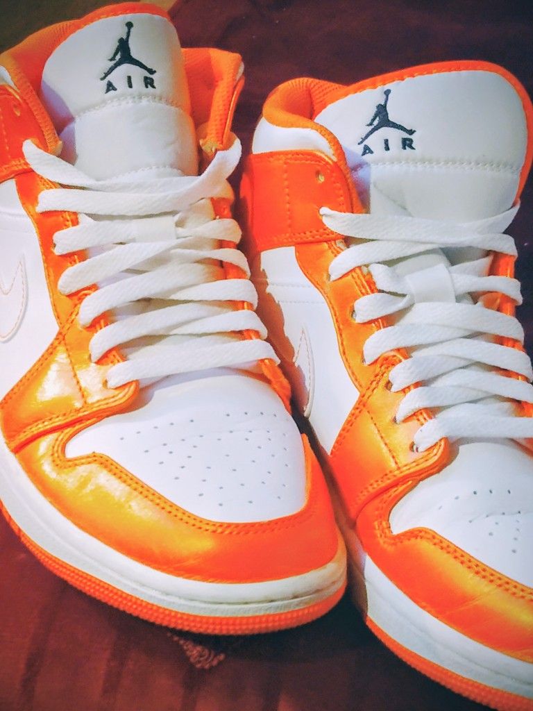 Air Jordan 1 Mid SE "Electro Orange" Mens Size 8 sneakers