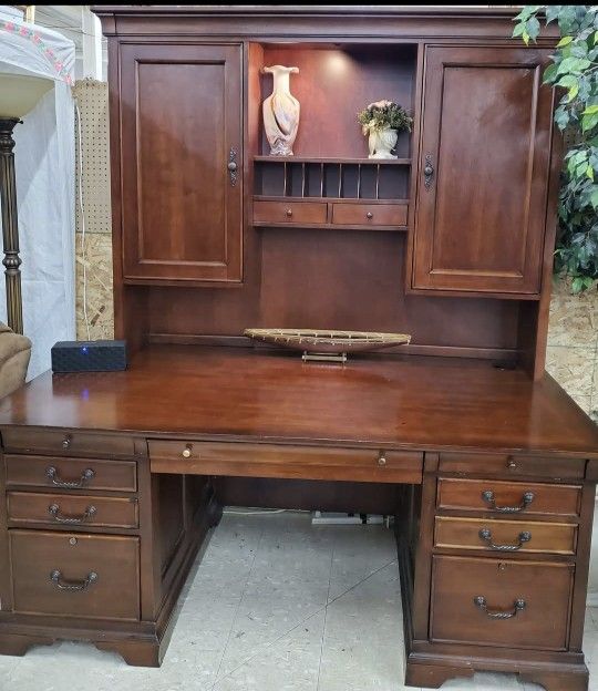 MUST SALE 2 PEICE DESK