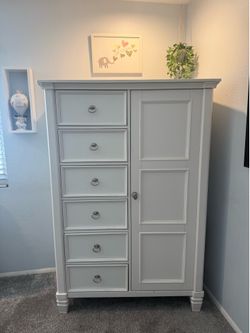 Chest of drawers