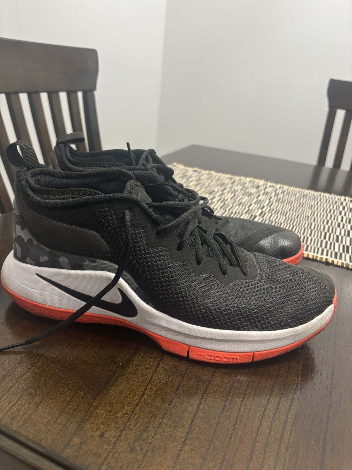 Men’s Nike LeBron Witness Black/Infrared Size 11