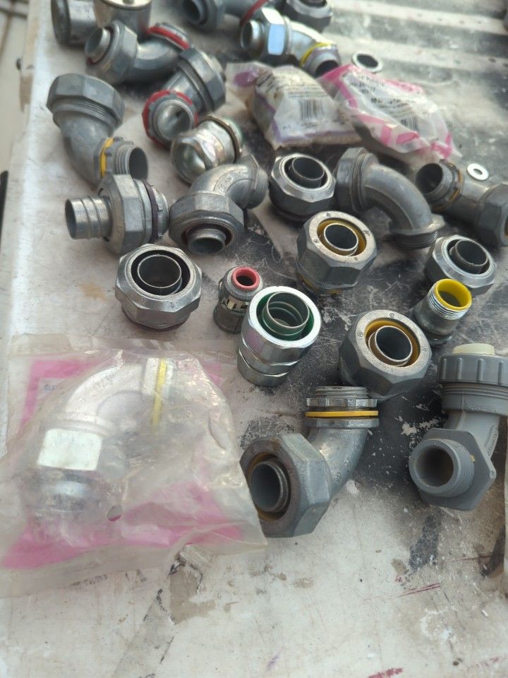 90 Degree Liquidtight Electrical Connectors