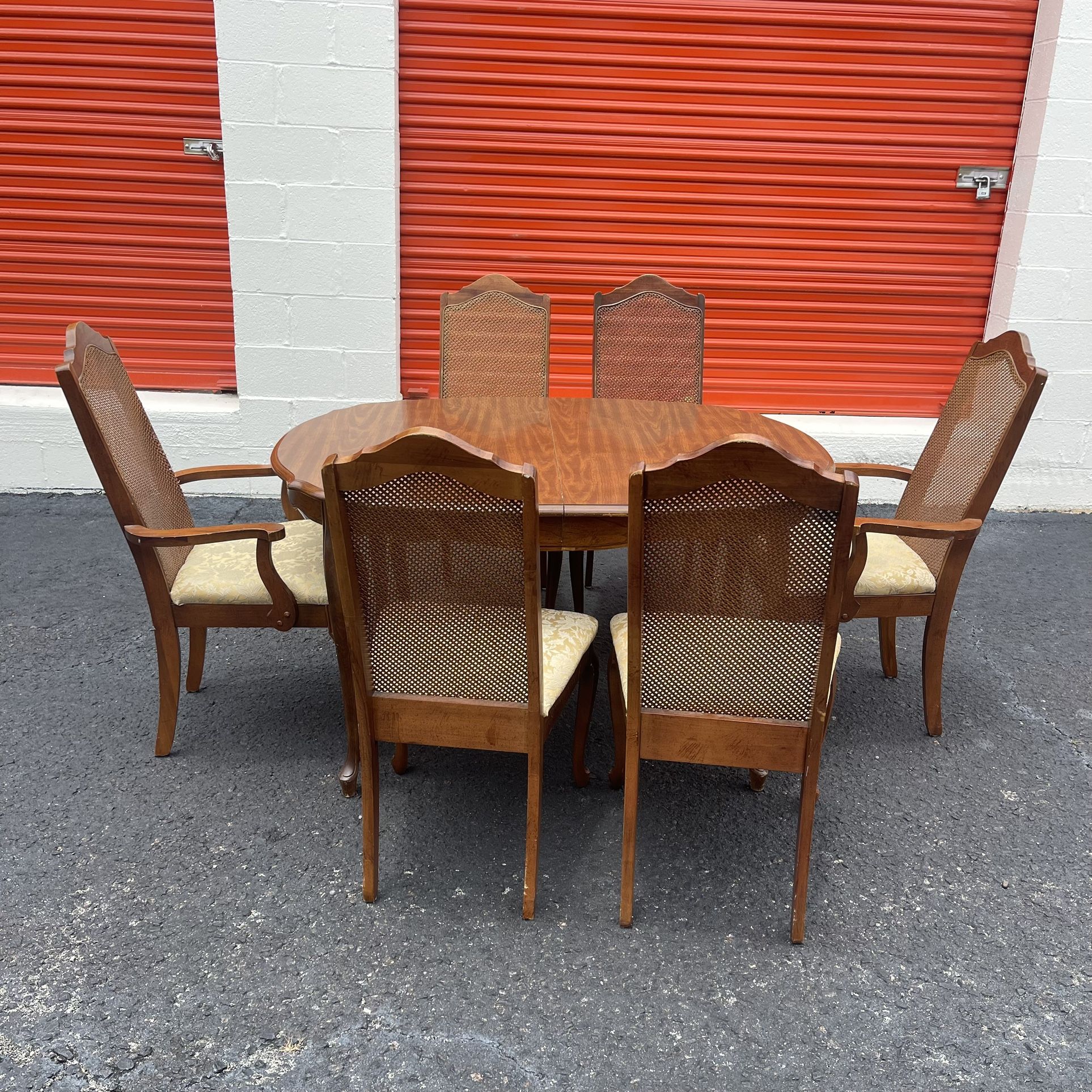 Vintage Broyhill Lenoir House Dining Table and Chairs - Excellent condition - Dining Set 6 Seats
