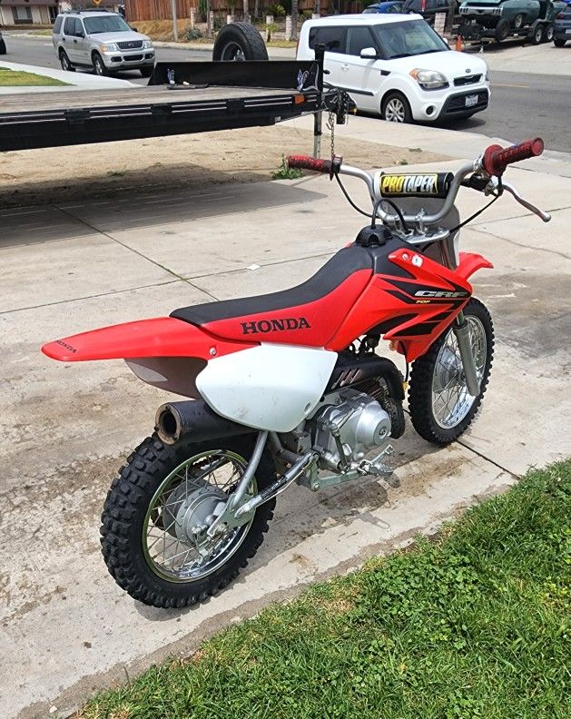 HONDA CRF 70f Dirt Bike for Sale in Bloomington, CA OfferUp