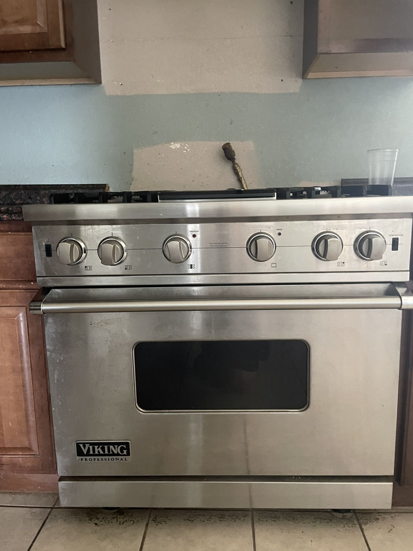 Viking Professional 36” 4 Burner Center Griddle Gas Range 