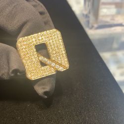 14k Diamond Q Ring