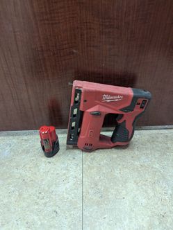 MILWAUKEE M:2447-20 3/8" CROWN STAPLER