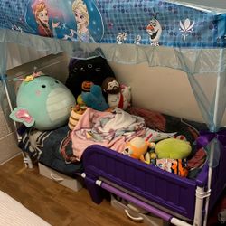 Girl’s Toddler Bed With Canopy .