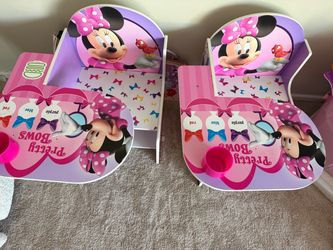 Minnie Mouse table desk!