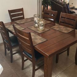 Table & Chairs