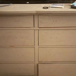 Dresser (Handles Included)