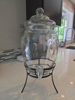 Glass beverage dispenser
