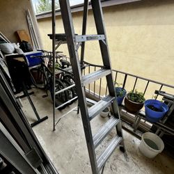 6 Foot Aluminum Ladder 