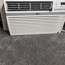 LG Air Conditioner 8,000 BTU works great