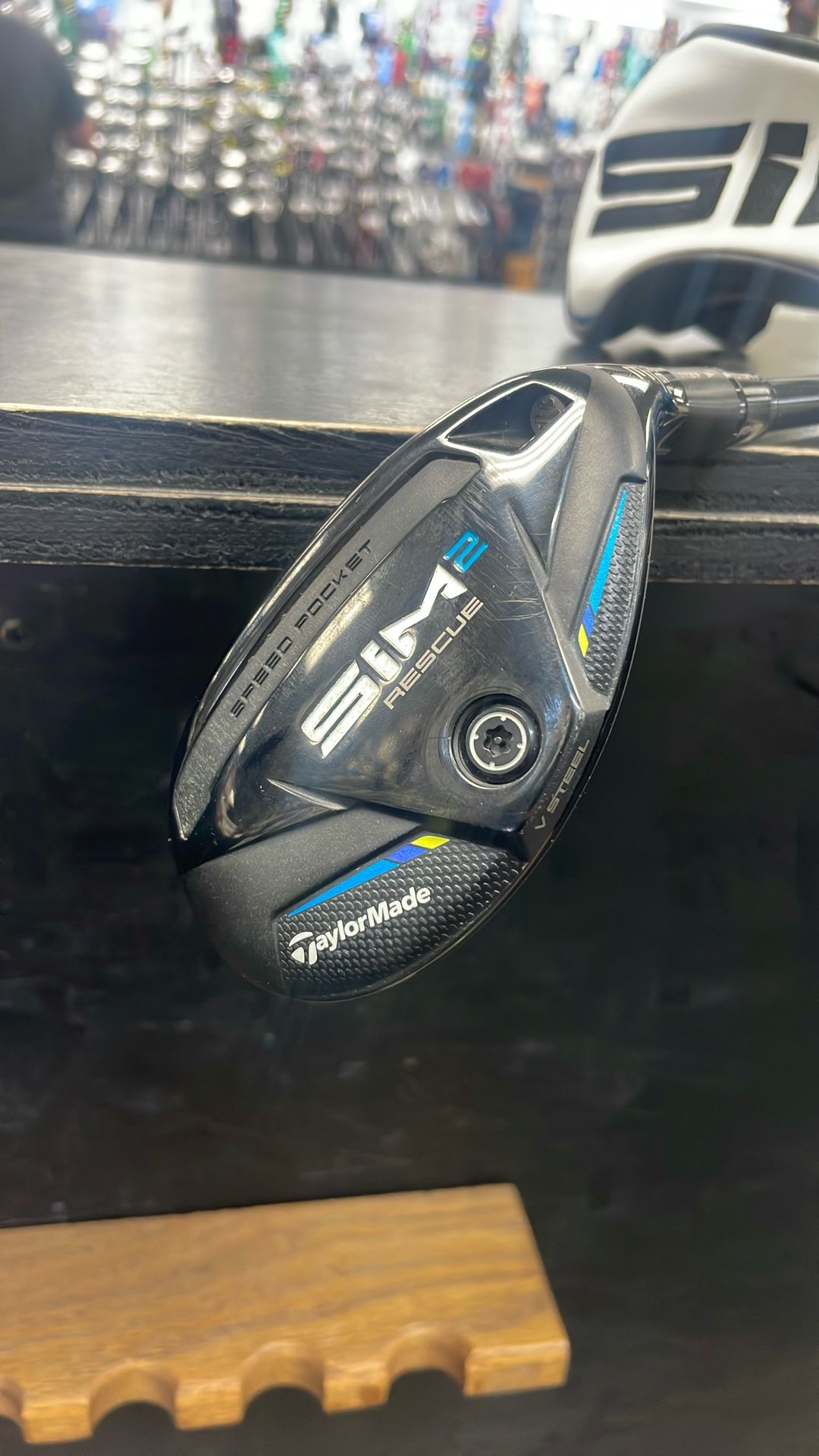 TaylorMade-SIM2-Rescue-3-Hybrid-19.5*-Degree-Right-Hand-Extra-X-Stiff-Flex-w/Headcover