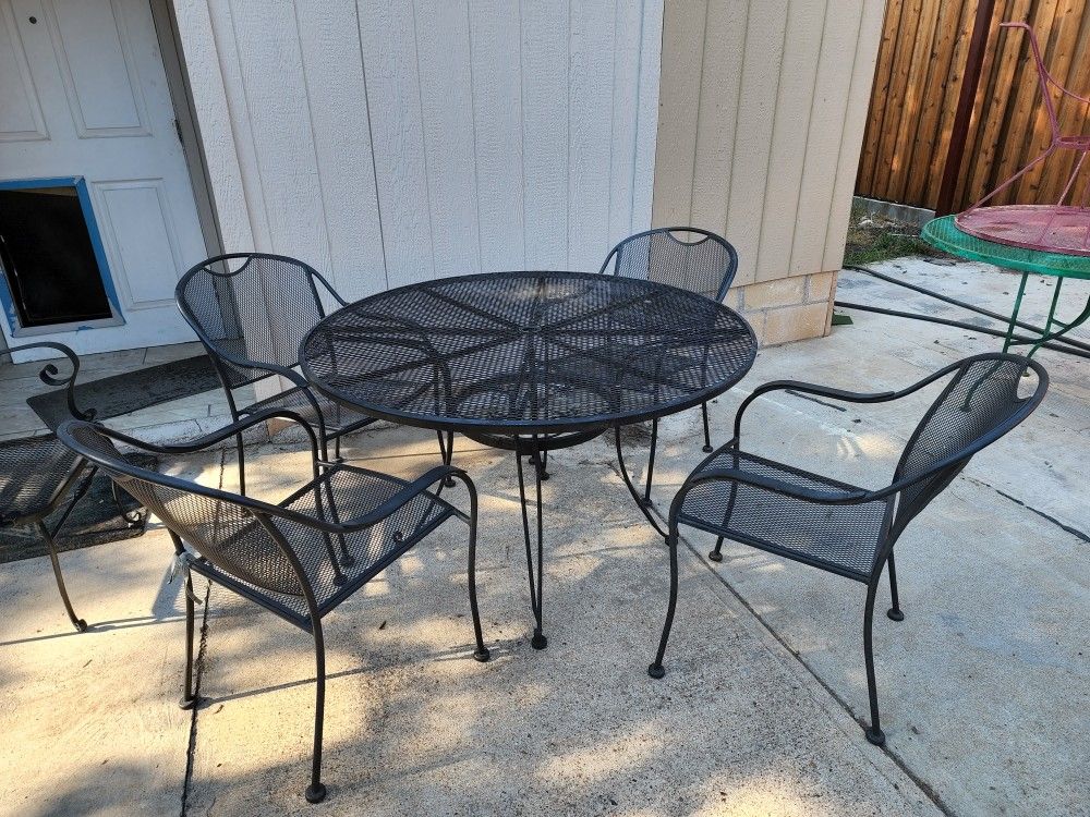 MetalPatio Table. & 4 Chairs