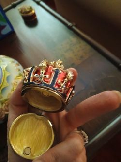 Vintage gold crown