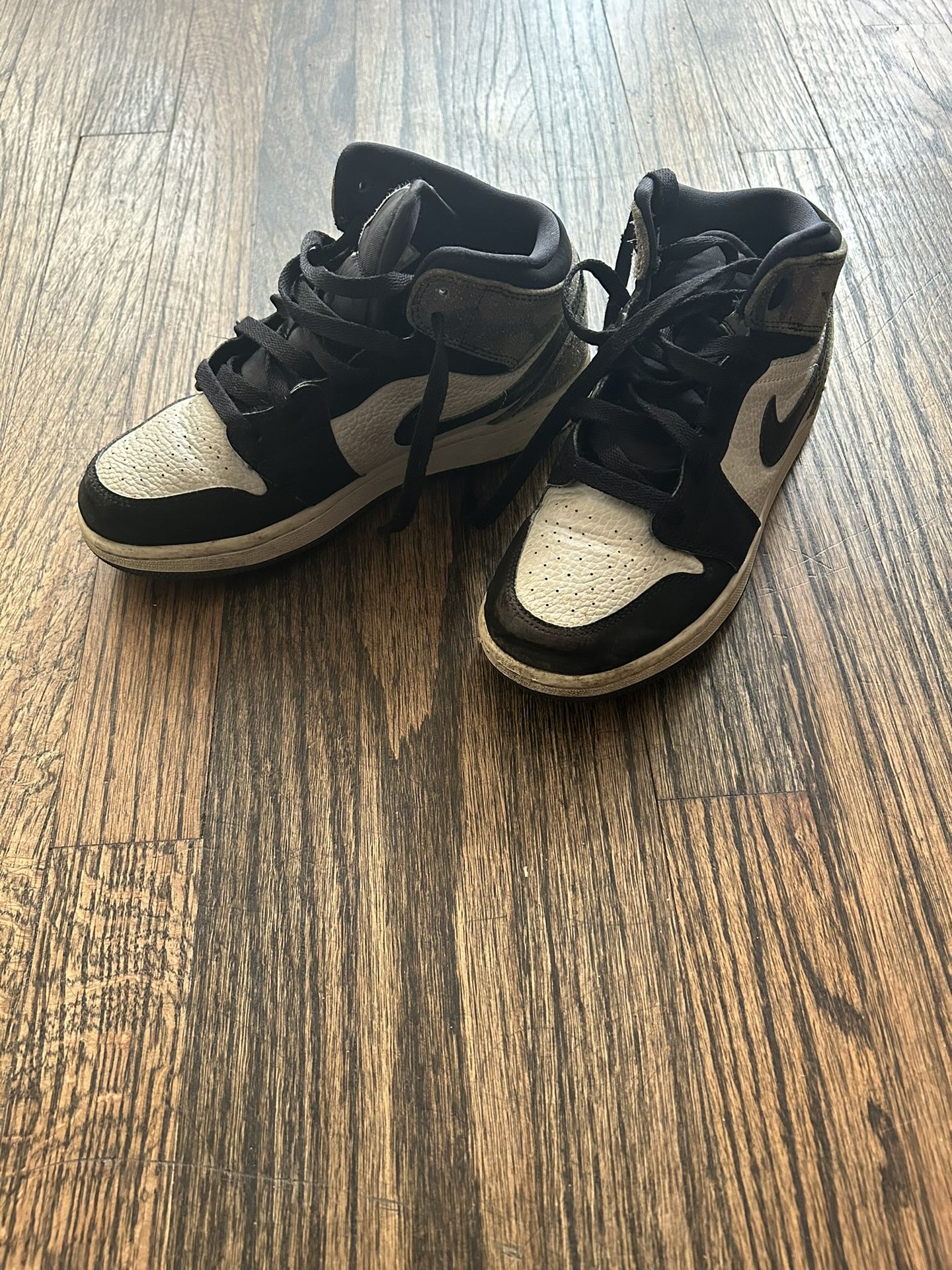 Boys Size 4 Athletic Shoes And 1 Size 4 Heely Shoes