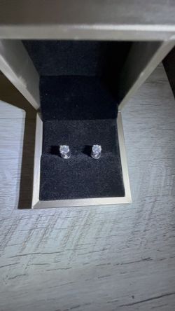 Moissanite Diamond Stud Earrings 4mm
