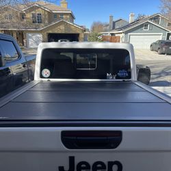 Jeep Gladiator Bed Cover And Mat
