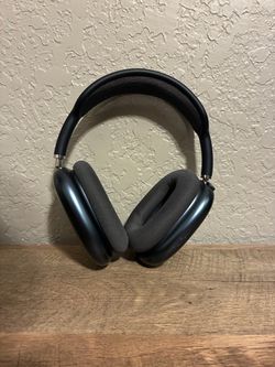 Apple  headphones pro max