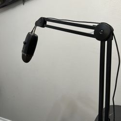 Blue yeti mic with stand 
