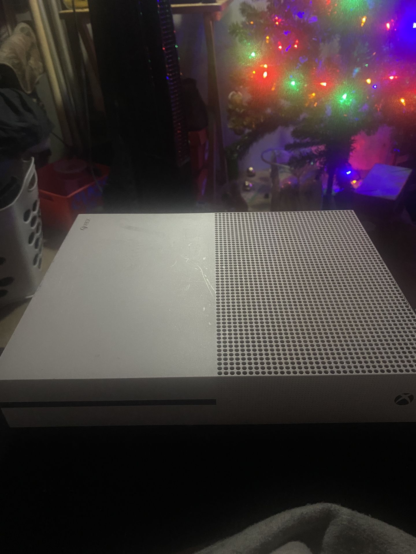 Xbox One S With Controller 
