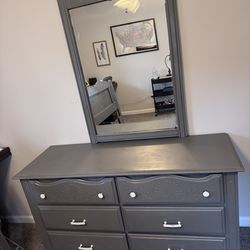 Full/Queen Bedroom Set - No frame/mattress