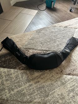 Neck massager with heat