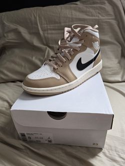 Jordan 1s Women Size 8