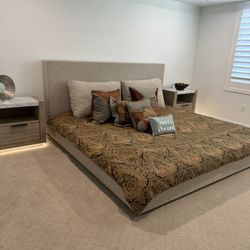Gorgeous King Size Platform Bed with LED lighting !