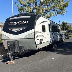 31 Foot Travel Trailer! Like New Condition