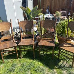 It’s spring cleanup on everything I have for sale I can’t post everything but if you’re interested make Make offer Set Of 4 Country Style 