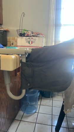Counter baby seat