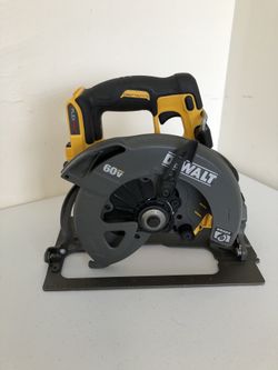 DEWALT FLEXVOLT 60-Volt MAX 7-1/4 in. Cordless Brushless Circular Saw (Tool-Only)