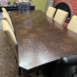 Dinning room Table $40 bucks pick up only NO HOLDS FSFS NO CHAIRS JUST TABLE