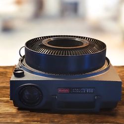 Original Kodak Carousel 850H Slide Projector w/ Original Box & Trays – Fully Tested