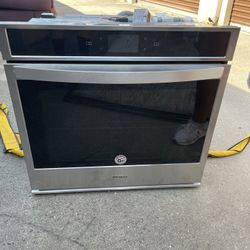 Whirlpool 30 in. Single Electric Wall Oven with Touchscreen in Stainless Steel