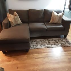 Couch with Versatile Chaise