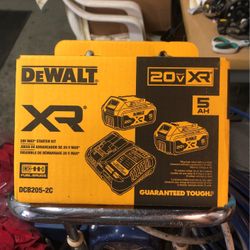 DeWalt   XR. 20V    5AH  Battery & Charger  Kit DCB205-2C 