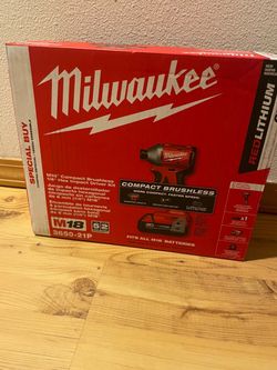 Milwaukee M18 Compact Brushless Impact Driver Kit