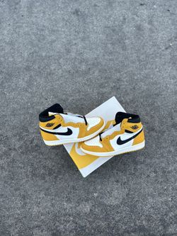 Jordan 1 High Ochre Yellow Size 10 Men Brand New