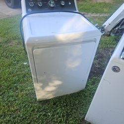 GE ELECTRIC DRYER LESS THAN 1 YEAR OLD