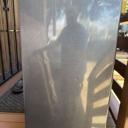 Midea 3.3 Cu Ft Fridge 