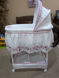 Mini Mouse Bassinet