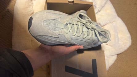 YEEZY BOOST 700 men size 8